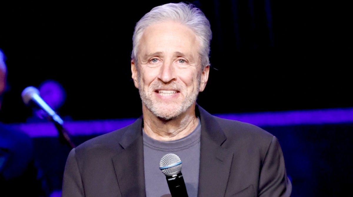Jon Stewart Pays Emotional Tribute To His Late Dog Dipper On ‘Daily Show’