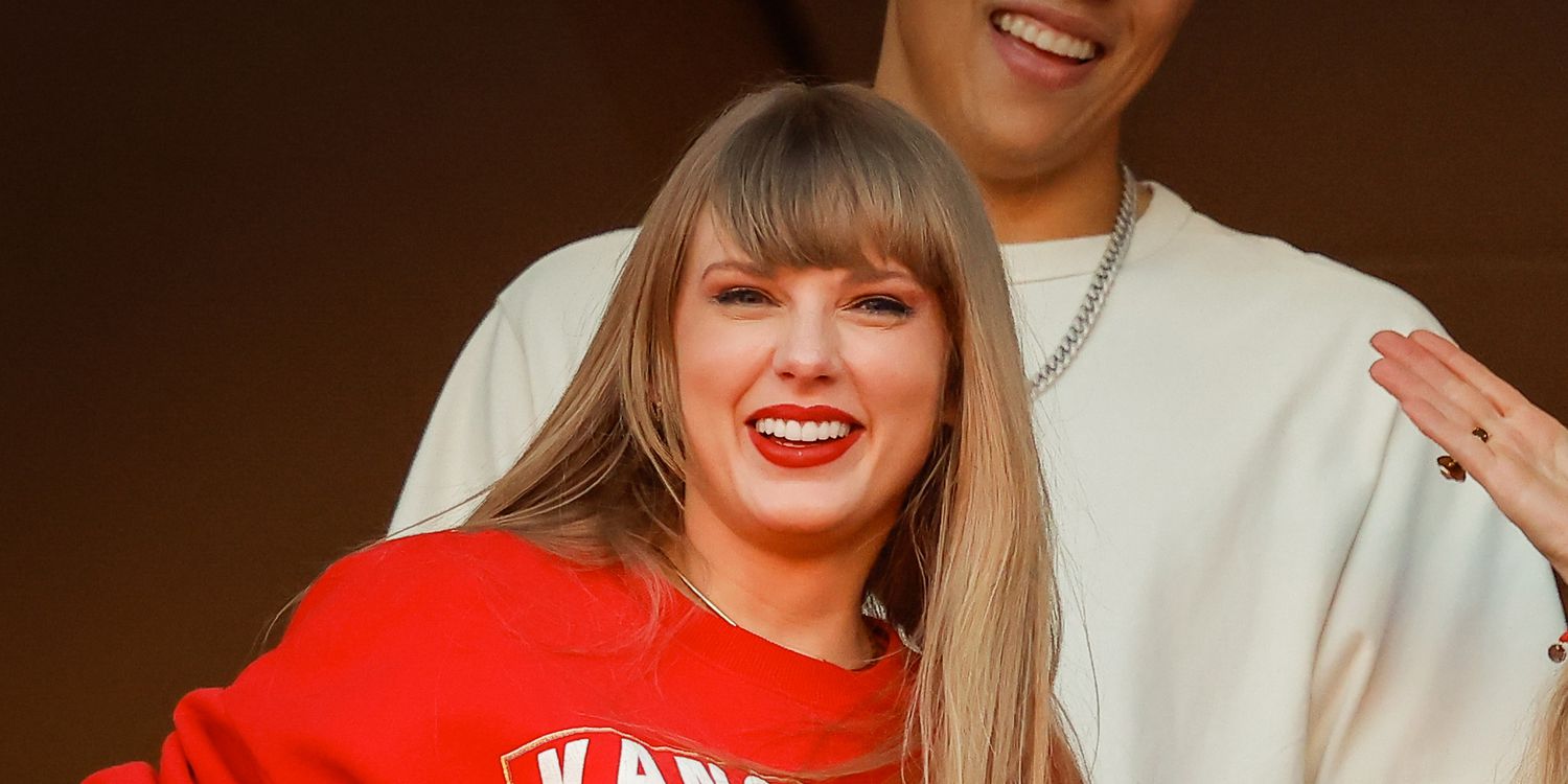 Taylor Swift Surprises Kansas City Chiefs With Homemade Pop-Tarts