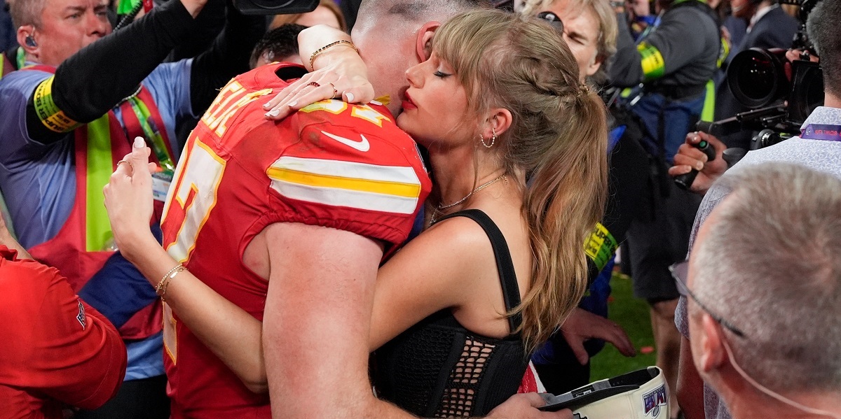 Travis Kelce’s Unforgettable Performance At Chiefs’ Super Bowl Rally