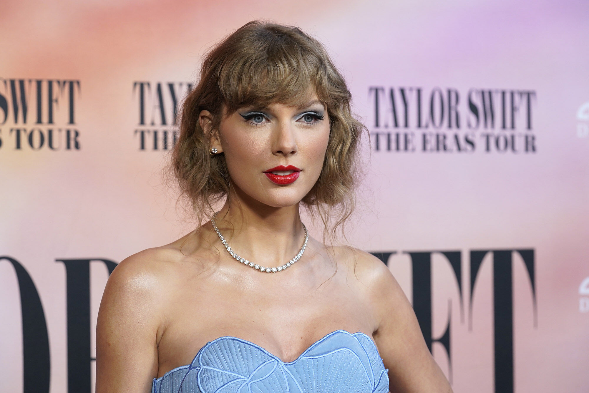 Taylor Swift’s Onstage Cough Sparks Concern Among Fans In Singapore